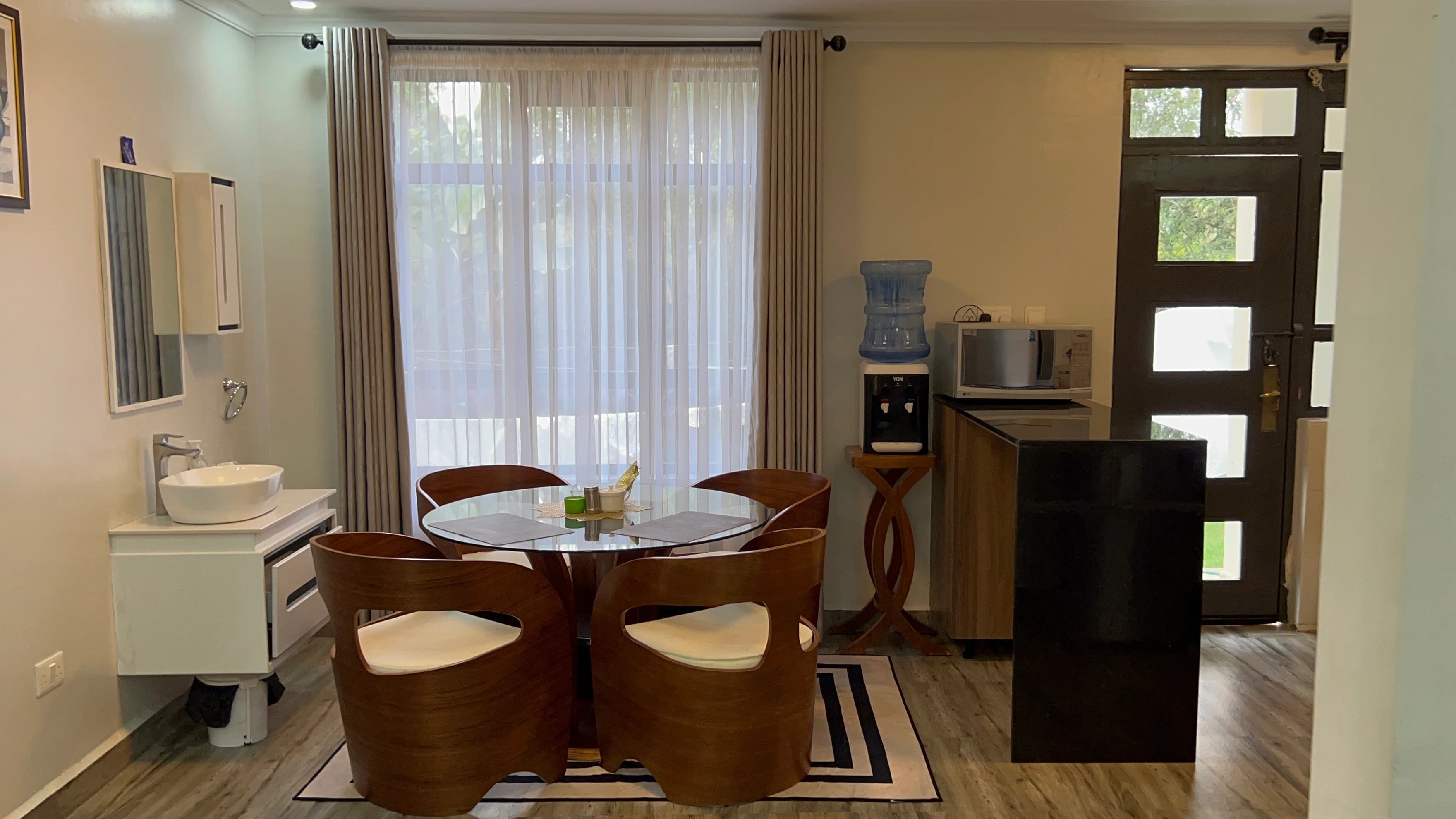 Chui - 2-bedroom house at HK Gardens